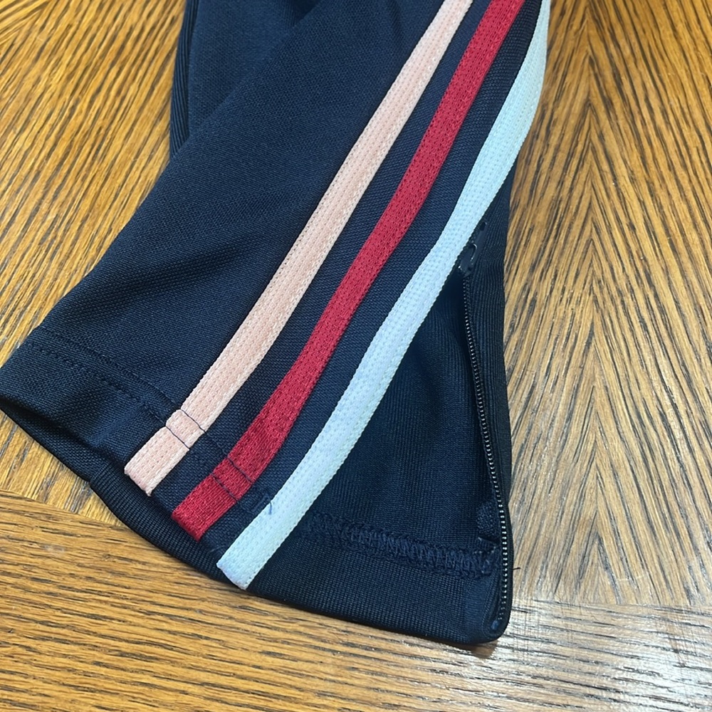 Adidas • Joggers - Picture 5 of 8